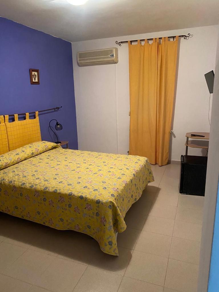 Hostal Y Apartamentos La Vereda ルイデラ エクステリア 写真